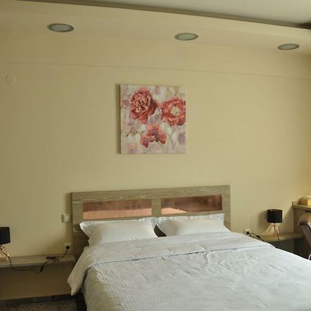 Agias Sofias Street Luxurious Studio Thessaloniki Exterior photo